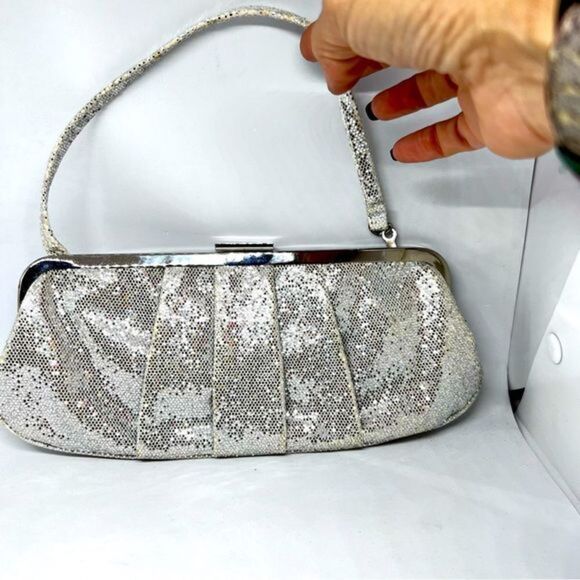 VINTAGE SILVER METALLIC HANDBAG EVENING GLITZ HINGE CLOSURE Shoulder Strap - Picture 2 of 6